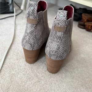 TOMS Textured Gray Ankle Booties